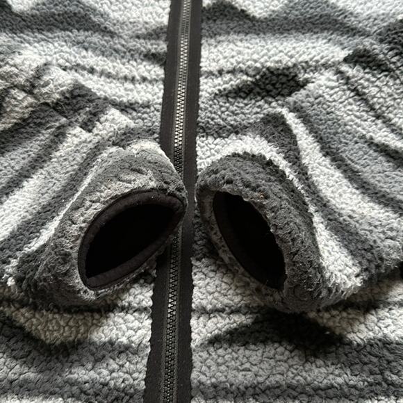 Columbia: Gray Toned Sherpa Aztec Geometric Jacket - Picture 7 of 7